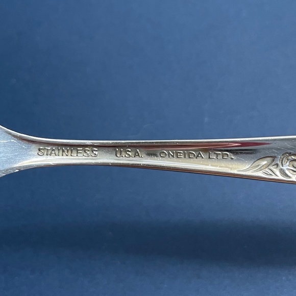 Oneida Stainless Flatware Rose Duet 3 Salad Dessert Forks HTF Pattern Made USA - Picture 4 of 4